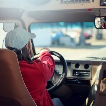 Jak dbać o kręgosłup podczas jazdy samochodem?